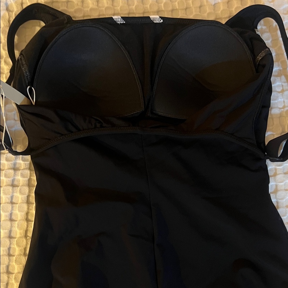 Gottex ~ Black and White One Piece Swimsuit - Picture 4 of 6